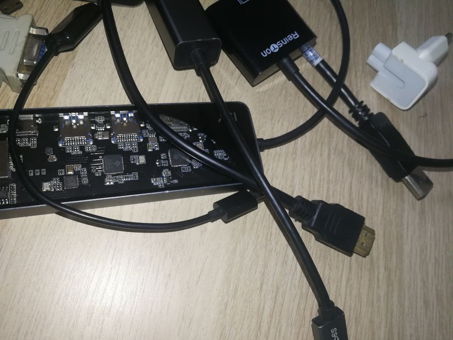 Duży zestaw przejściówek HDMI VGA LAN mHDMIdwi m USB Apple