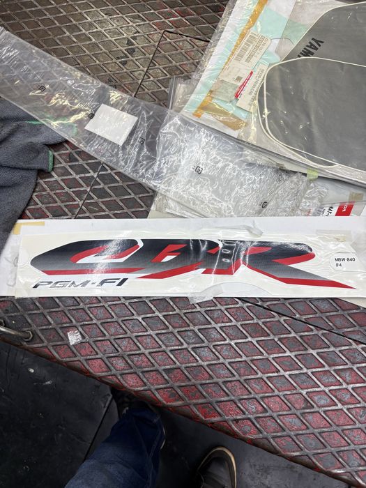 Autocolantes  cbr 600 f traseira e hornet deposito