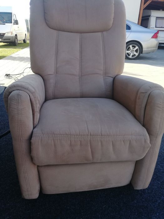 Fotel elektrycznie rozkładany