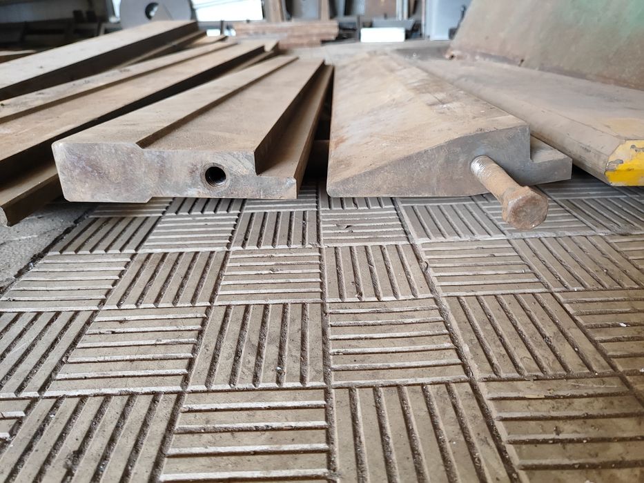 Пуансони для листогиба