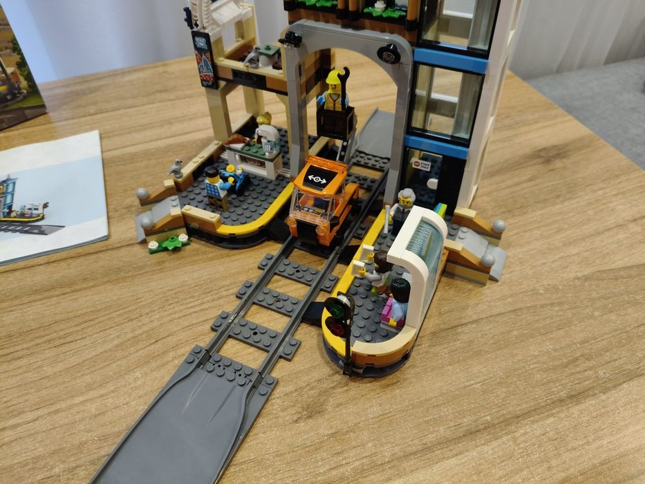 Sprzedam oryginalne klocki LEGO 60469 Centralny dworzec kolejowy