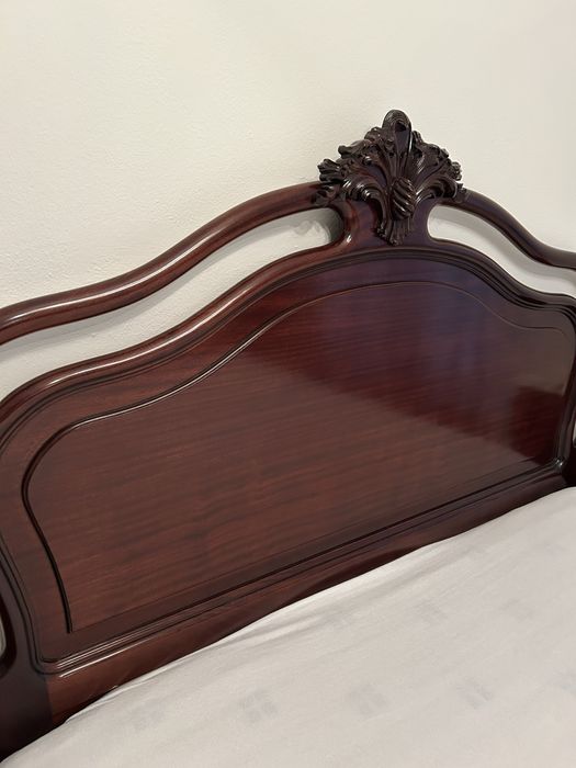 Mobília de quarto completa em mogno