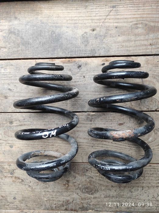 Задние передние пружины на Опель Омега Б седан