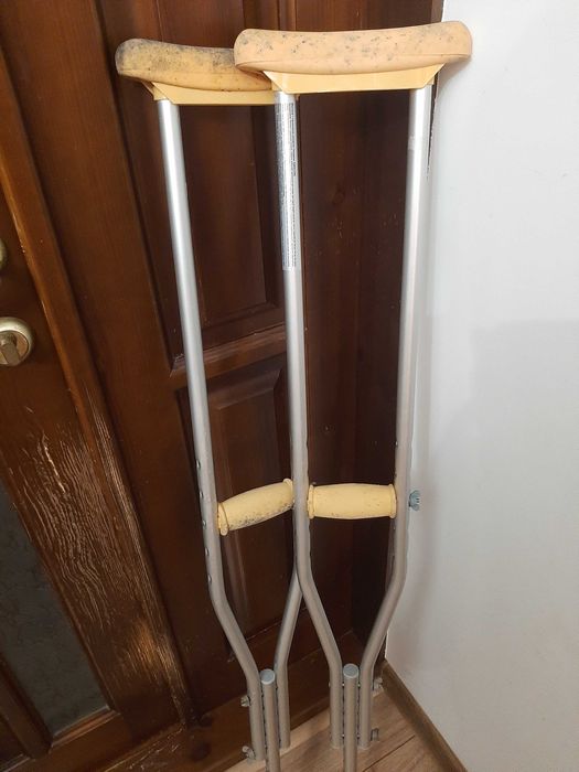 продам металические костыли