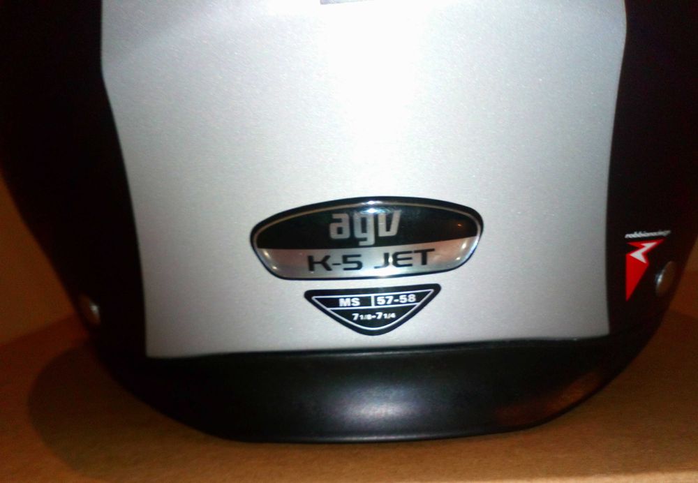 Capacete K5 jet, da AGV