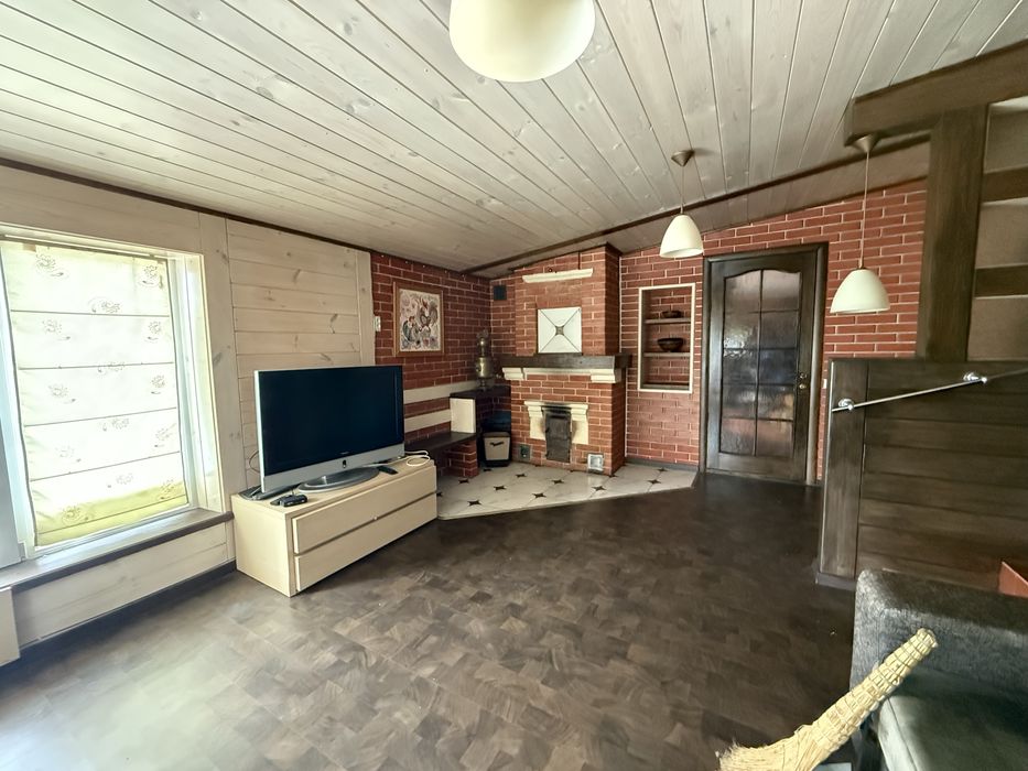 Укомплектований будинок з бомбосховищем