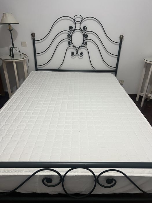 Cama estilo antigo + colchão