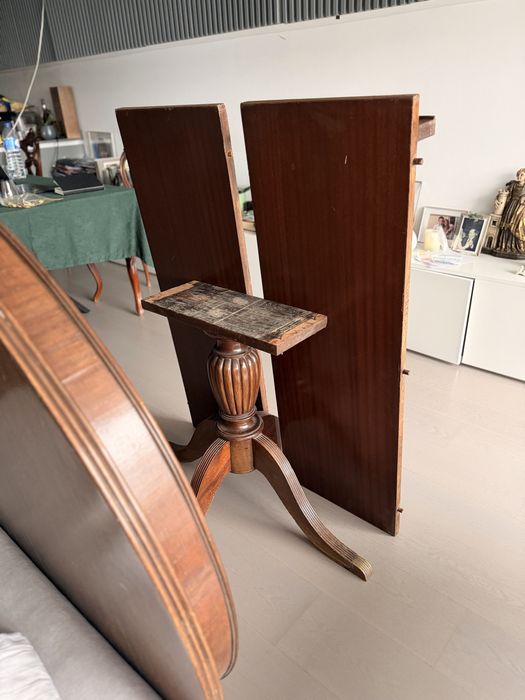 Mesa de jantar extensivel em madeira maciça (numerada)