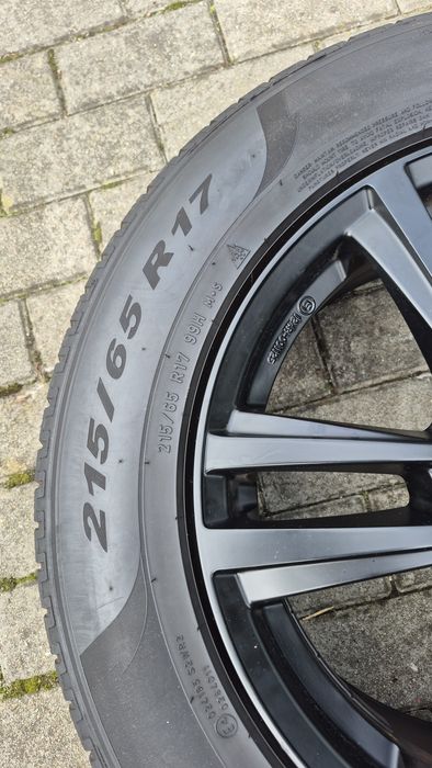 Alufelgi 17 cali 5 x 112 z oponami zimowymi Seat