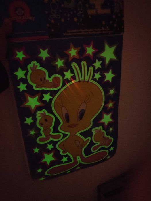 Autocolantes para parede  do Twetty, brilham no escuro