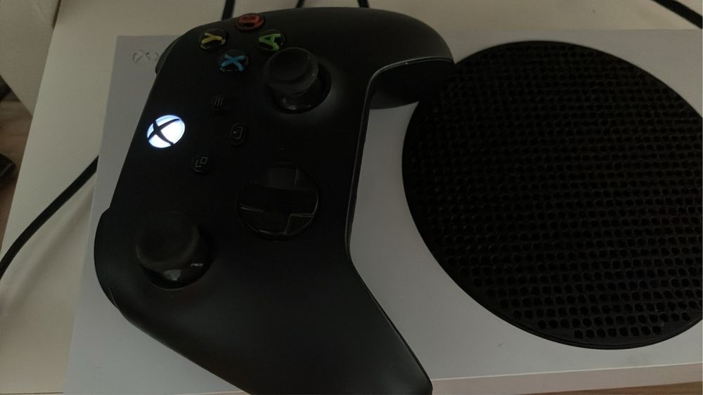 Xbox series S 512gb + pad z akumulatorem
