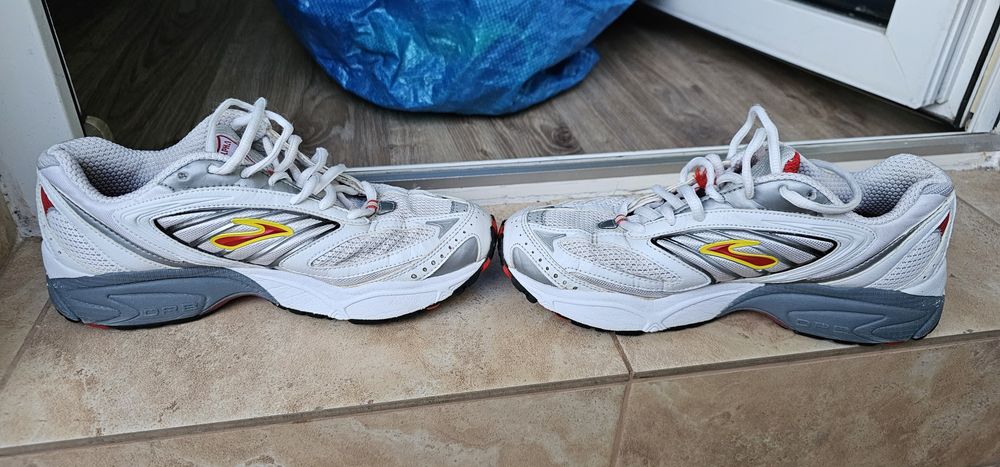 Damskie buty do biegania BROOKS rozmiar 38,5 wkładka 24,5cm stan ok