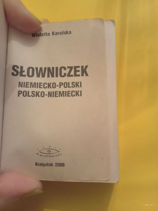 Sprzedam segregator do nauki j. niem. i słowniki