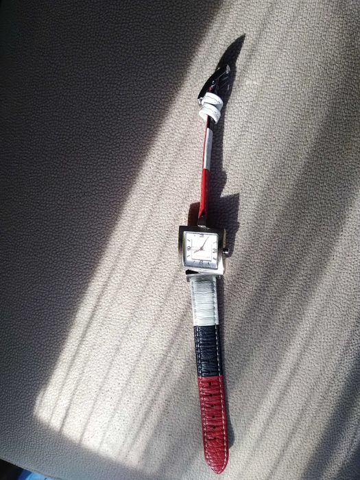 Relógio Senhora "Tommy Hilfiger" bracelete reversível, a funcionar