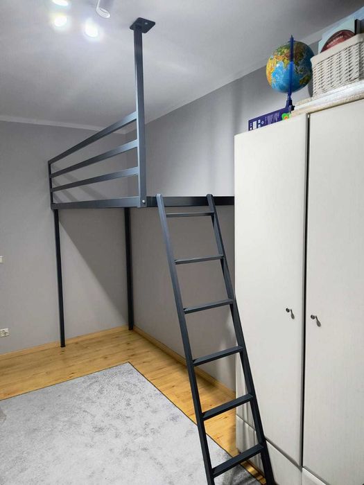 Łożko podwieszane antresola