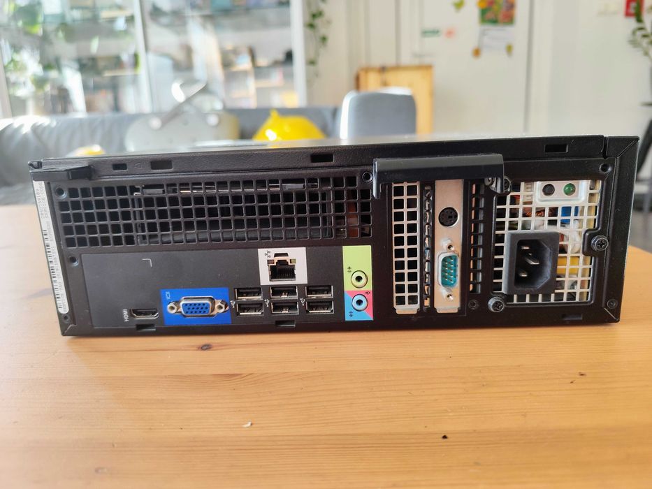 Sprzedam zestaw komputerowy (z monitorami) firmy Dell