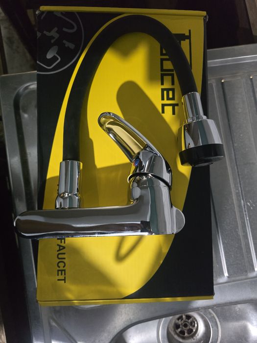 Torneira de cozinha a estrear nova na caixa