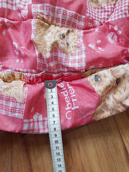 Czerwono niebieskie legowisko w pieski dla małego psa Obedient Pet wzór w patchwork