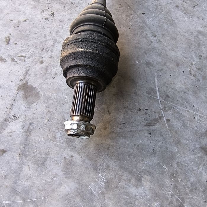 Półoś BMW E90 E91 E93 E92 e87 e88  śruba na klucz 36 n47 n52
