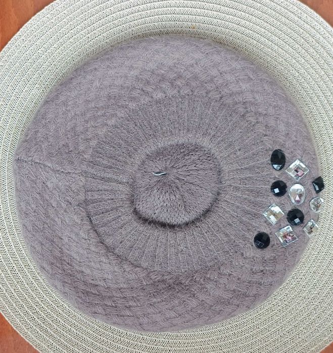 Жіночий теплий берет з ангори. Італія..