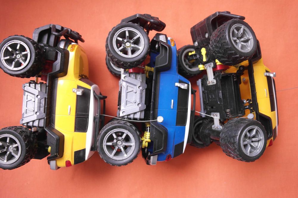Машина на радиоуправлении Auldey Toyota FJ Cruiser 1:28