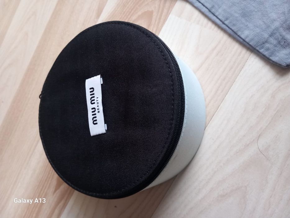 Miu miu oryginalna toaletka kosmetyczka kuferek