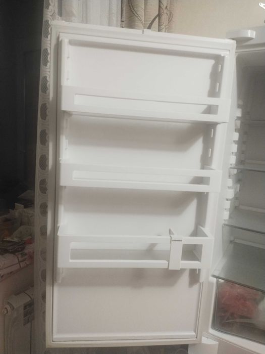 Продам холодильник встройка