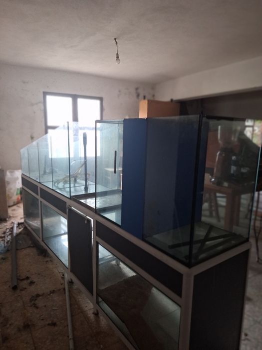 Aquário em cascata de agua fria e agua quente