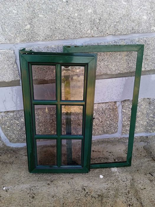 Vendo portal e janelas aluminio usadas em ótimo estado