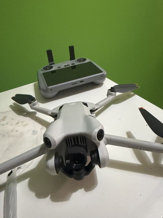 DJI Mini 4 Pro Fly More Combo (DJI RC 2)