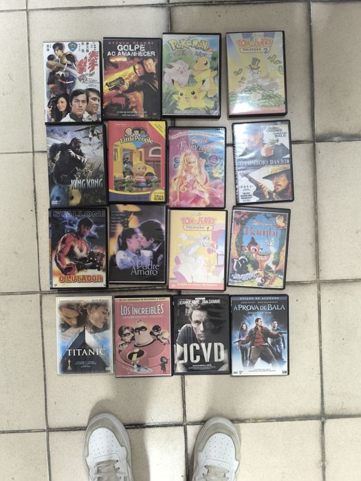 DVDs e cassetes bjs
