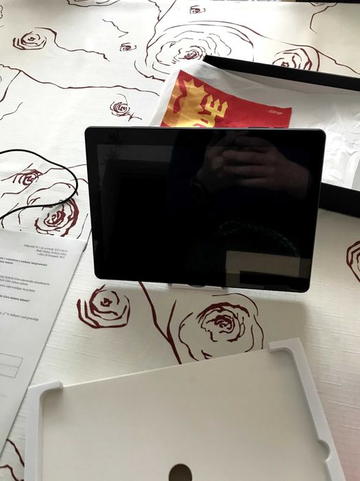 tablet pritom z podstawka