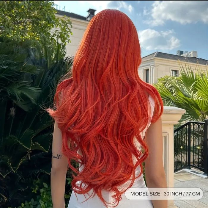 Długa peruka piękna