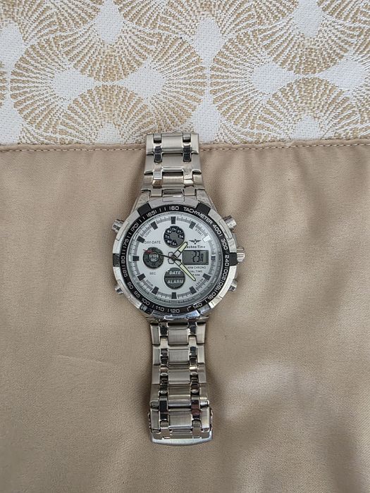 Relogio homem esportivo em estado novo com bracelete em aço!