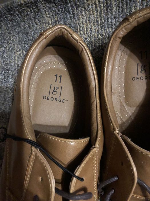 Шкіряні туфлі.