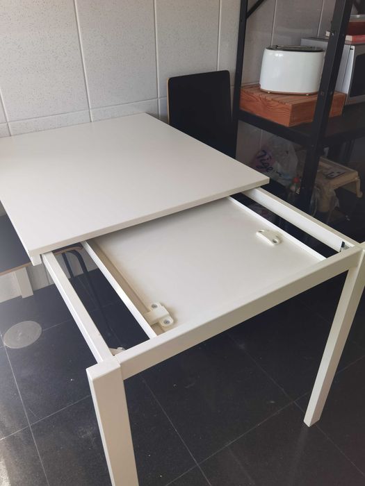 Mesa branca extensível