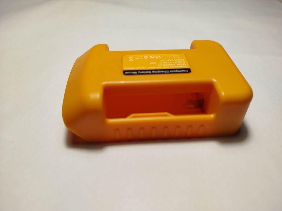 Адаптер павербанк Деволт Dewalt