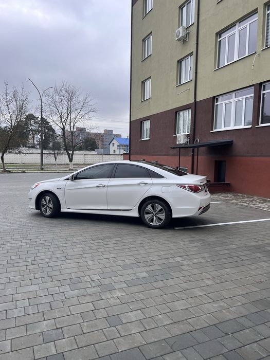 Hyundai Sonata гібрид