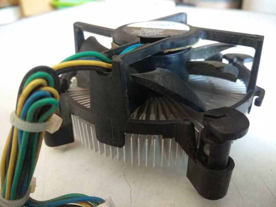 Процессор Intel Pentium 2.80GHz 2M Cache 800 MHz FSB Socket 775+Кулер