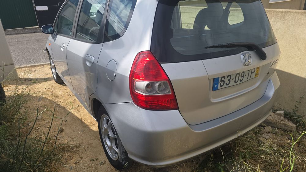 Vendo Honda muito bem conservado.