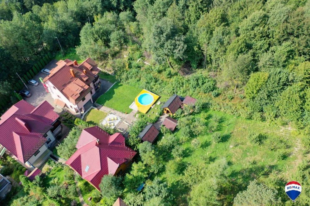 Продається котедж на 10 номерів у м. Яремче