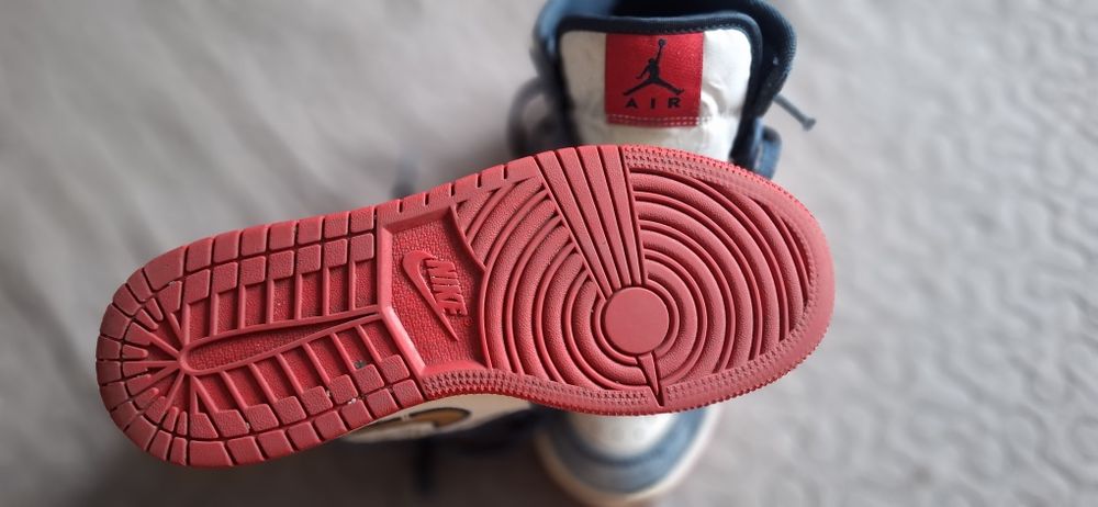 Nike Air Jordan 1 Mid SE