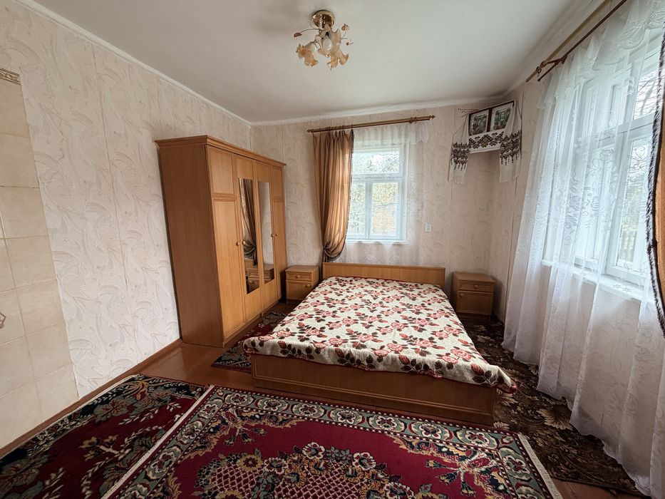 Продається жилий будинок з меблями