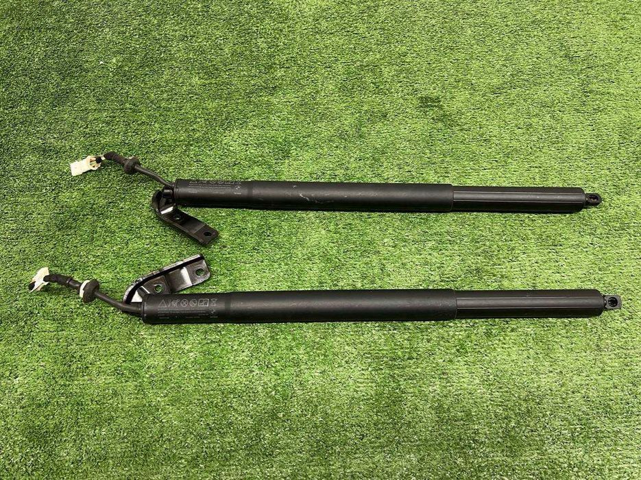 Амортизатор кришки багажника G05 F95  лівий і правий