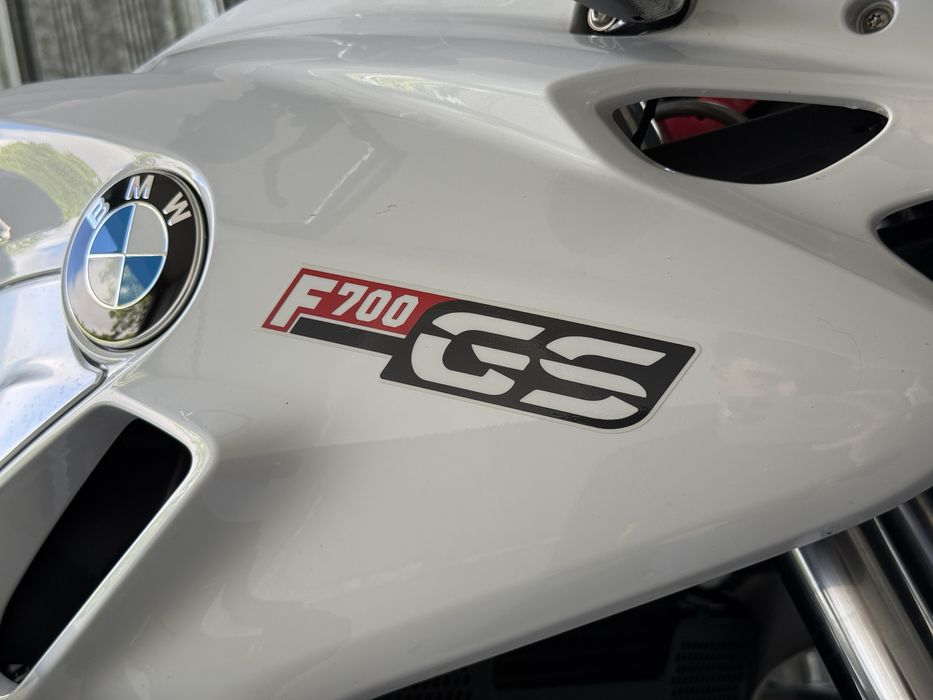 BMW F700GS 2017 + 2 Capacetes