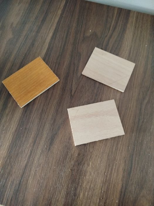 Pedaços de madeira para imans