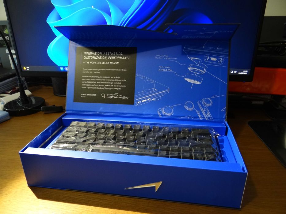 Teclado MOUNTAIN Everest 60