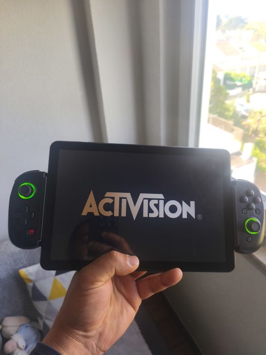 10-inch Tablet with Game Controller447815532885452802