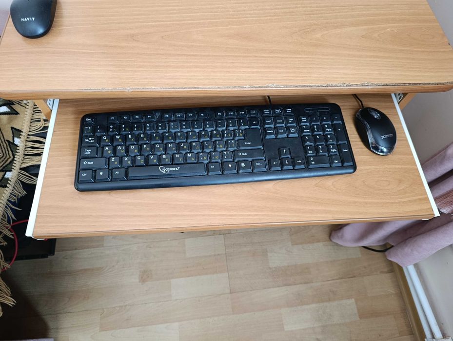 Стіл комп'ютерний