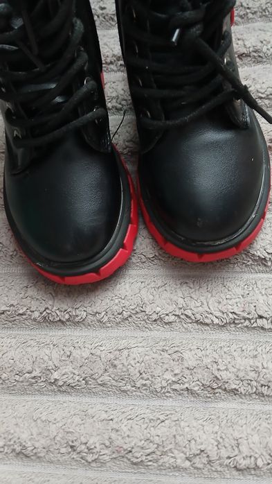 Продам ботінки для дівчинки 26 розмір